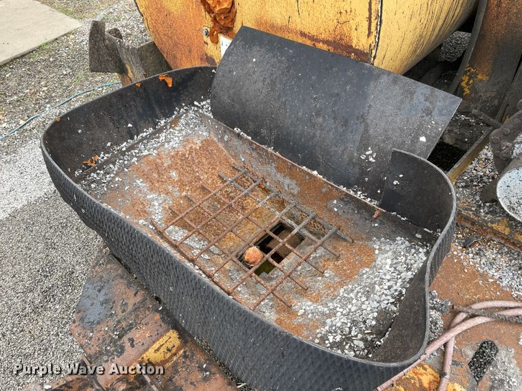 image for item II9331 Rosco RA2000 pot hole patcher