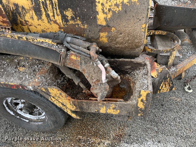 image for item II9331 Rosco RA2000 pot hole patcher