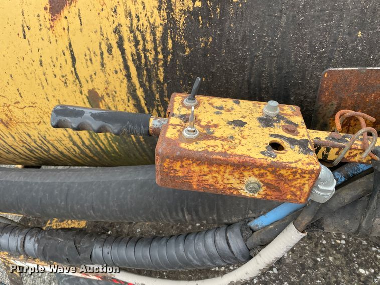 image for item II9331 Rosco RA2000 pot hole patcher