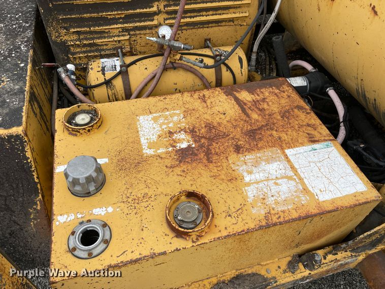 image for item II9331 Rosco RA2000 pot hole patcher