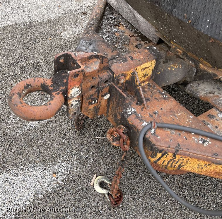 image for item II9331 Rosco RA2000 pot hole patcher