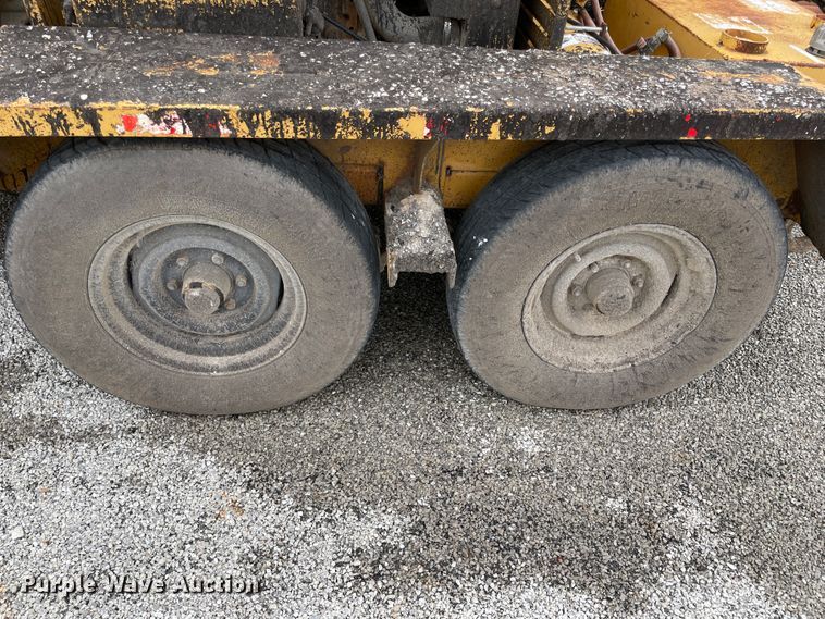 image for item II9331 Rosco RA2000 pot hole patcher