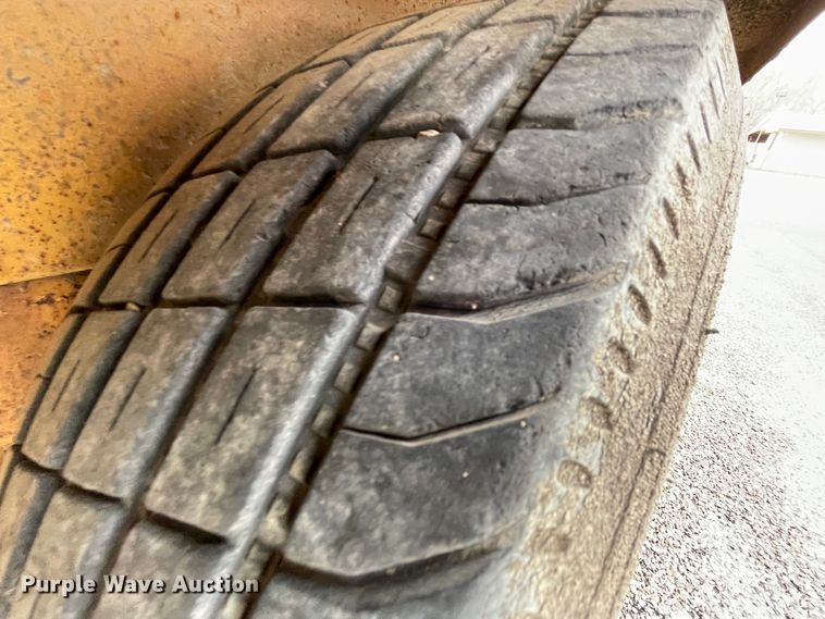 image for item II9331 Rosco RA2000 pot hole patcher