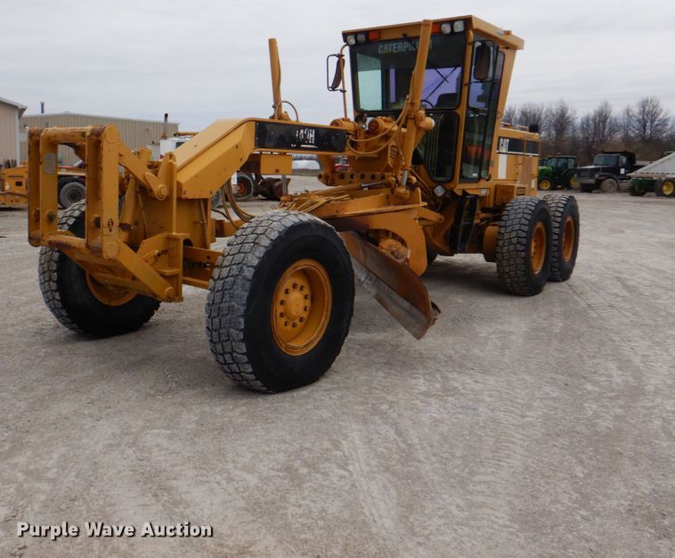 image for item II9868 2001 Caterpillar 140H  motor grader