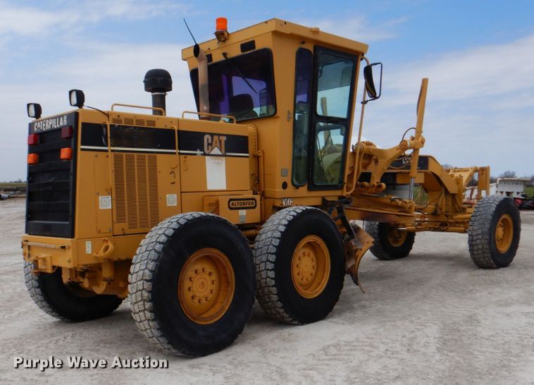 image for item II9868 2001 Caterpillar 140H  motor grader