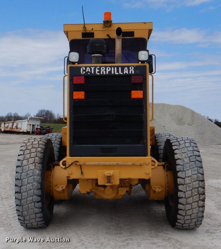 image for item II9868 2001 Caterpillar 140H  motor grader
