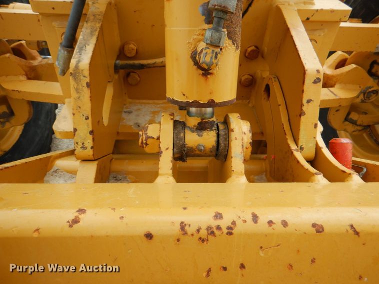 image for item II9868 2001 Caterpillar 140H  motor grader