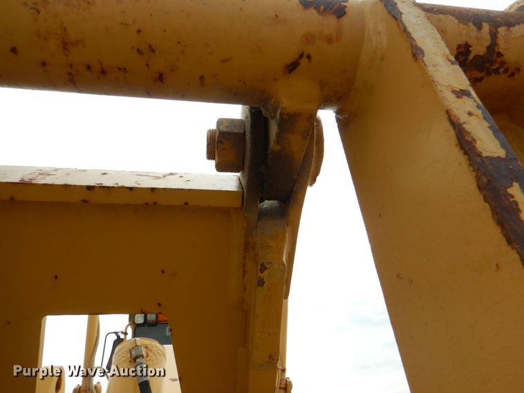 image for item II9868 2001 Caterpillar 140H  motor grader