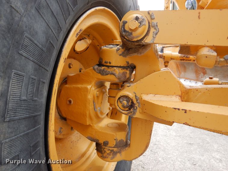 image for item II9868 2001 Caterpillar 140H  motor grader