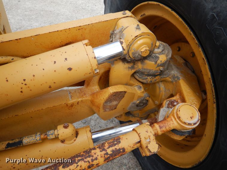 image for item II9868 2001 Caterpillar 140H  motor grader