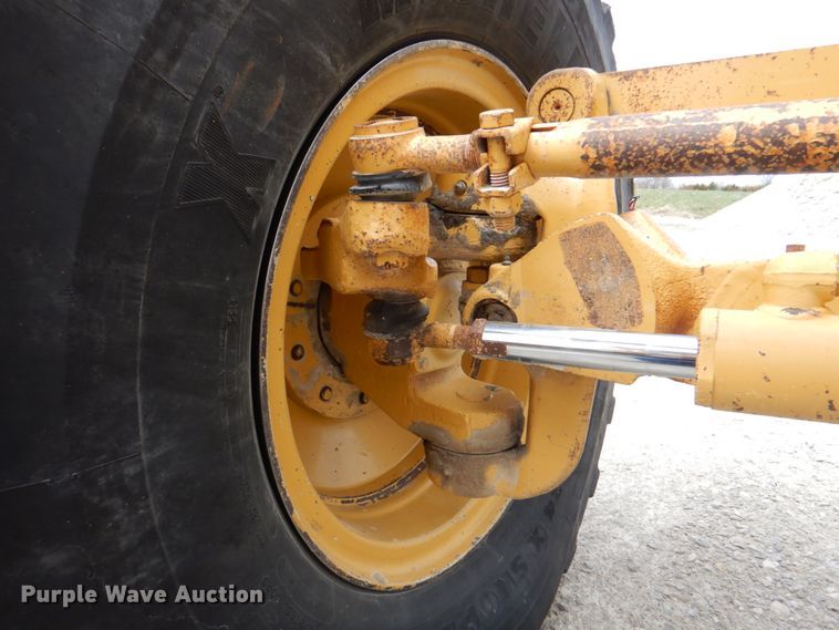 image for item II9868 2001 Caterpillar 140H  motor grader