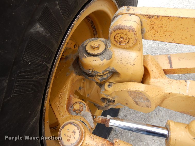 image for item II9868 2001 Caterpillar 140H  motor grader