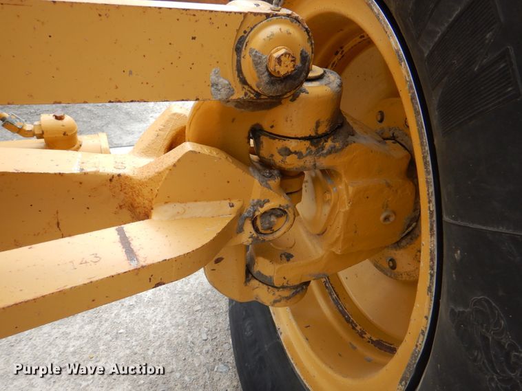 image for item II9868 2001 Caterpillar 140H  motor grader