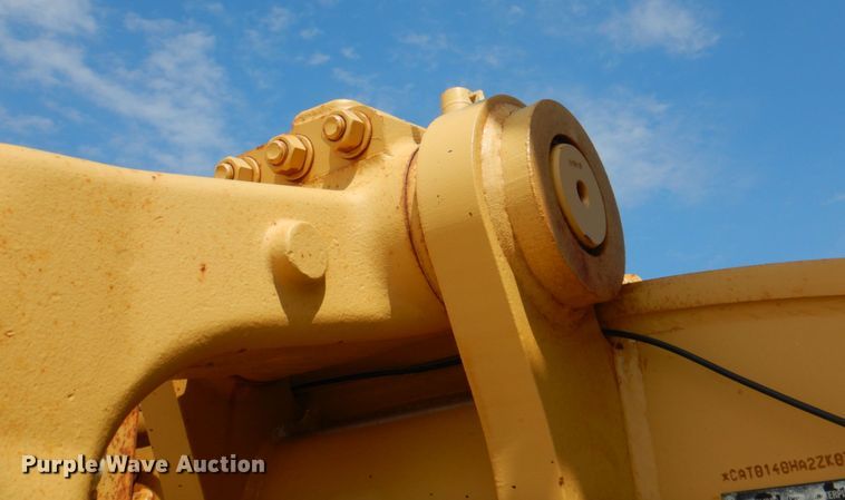image for item II9868 2001 Caterpillar 140H  motor grader