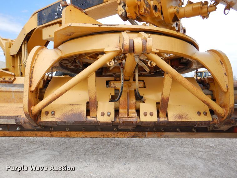 image for item II9868 2001 Caterpillar 140H  motor grader