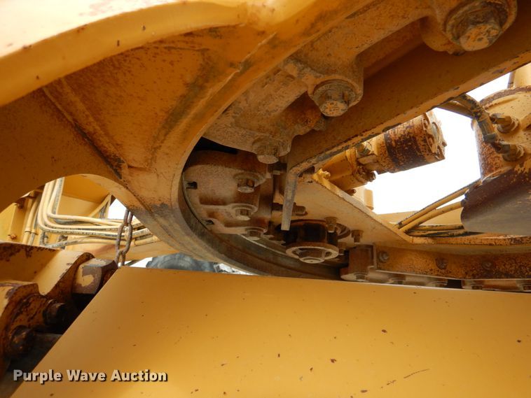image for item II9868 2001 Caterpillar 140H  motor grader