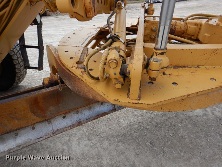 image for item II9868 2001 Caterpillar 140H  motor grader