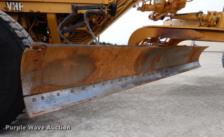 image for item II9868 2001 Caterpillar 140H  motor grader