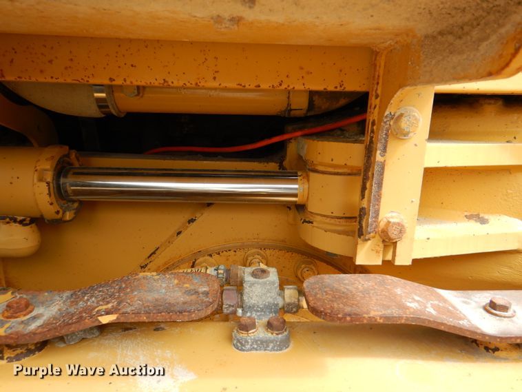 image for item II9868 2001 Caterpillar 140H  motor grader