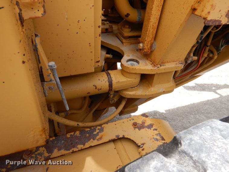 image for item II9868 2001 Caterpillar 140H  motor grader