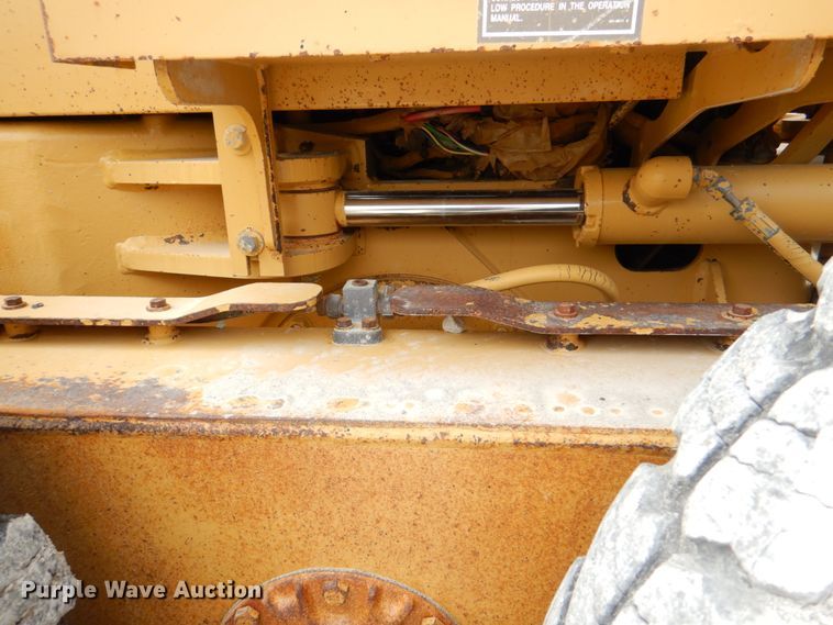 image for item II9868 2001 Caterpillar 140H  motor grader