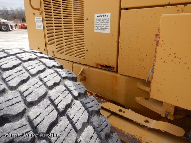 image for item II9868 2001 Caterpillar 140H  motor grader