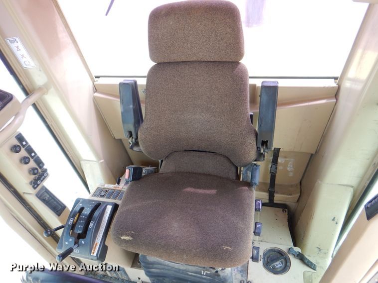 image for item II9868 2001 Caterpillar 140H  motor grader