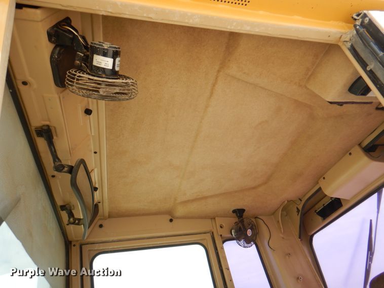 image for item II9868 2001 Caterpillar 140H  motor grader