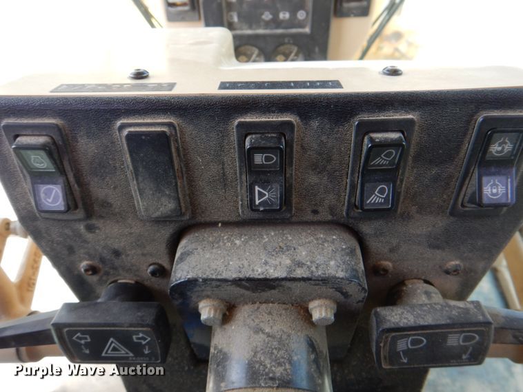 image for item II9868 2001 Caterpillar 140H  motor grader