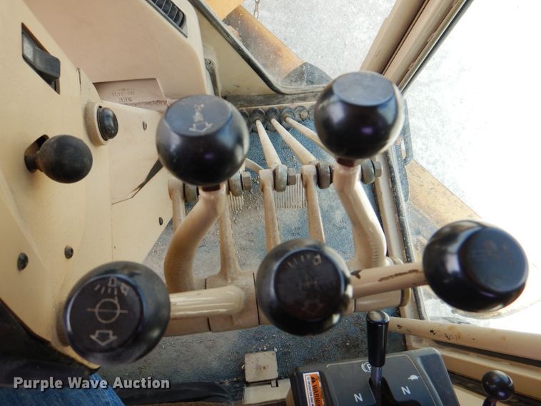 image for item II9868 2001 Caterpillar 140H  motor grader