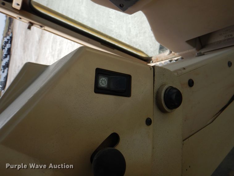 image for item II9868 2001 Caterpillar 140H  motor grader