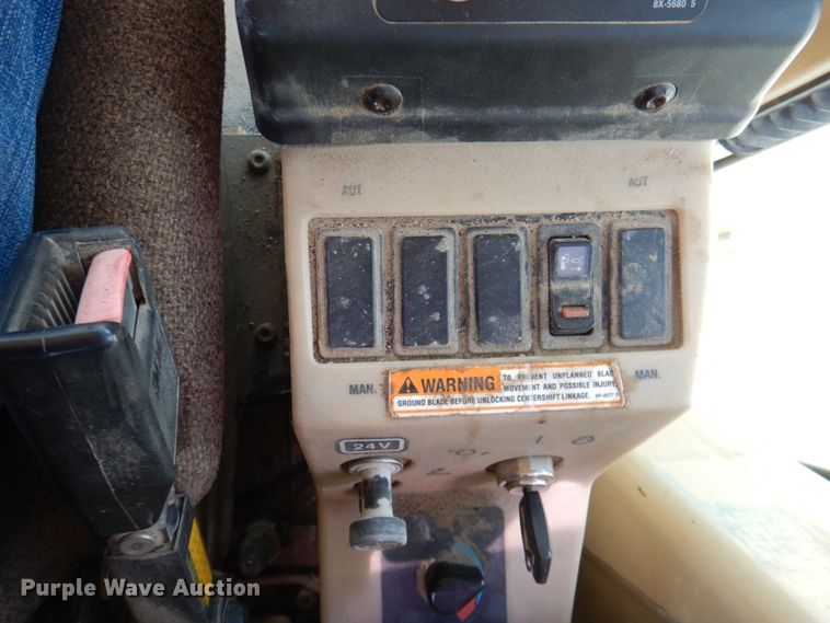 image for item II9868 2001 Caterpillar 140H  motor grader