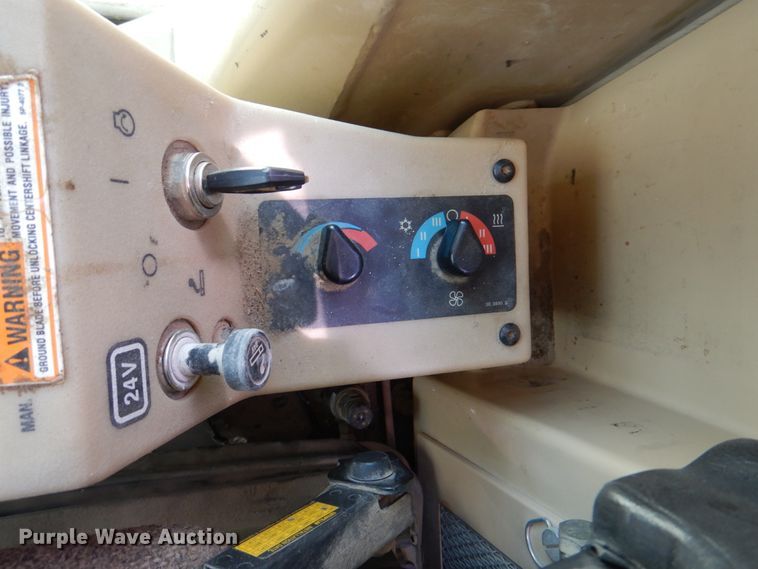 image for item II9868 2001 Caterpillar 140H  motor grader