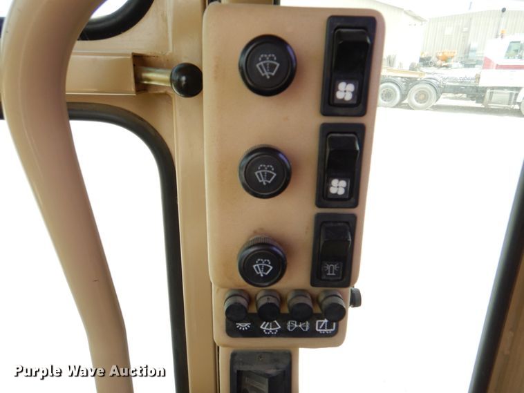 image for item II9868 2001 Caterpillar 140H  motor grader