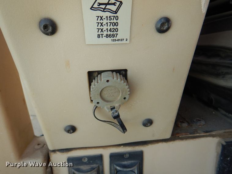 image for item II9868 2001 Caterpillar 140H  motor grader