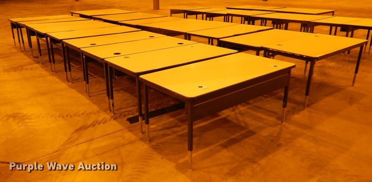 image for item IJ9251 Approximately 19 desks