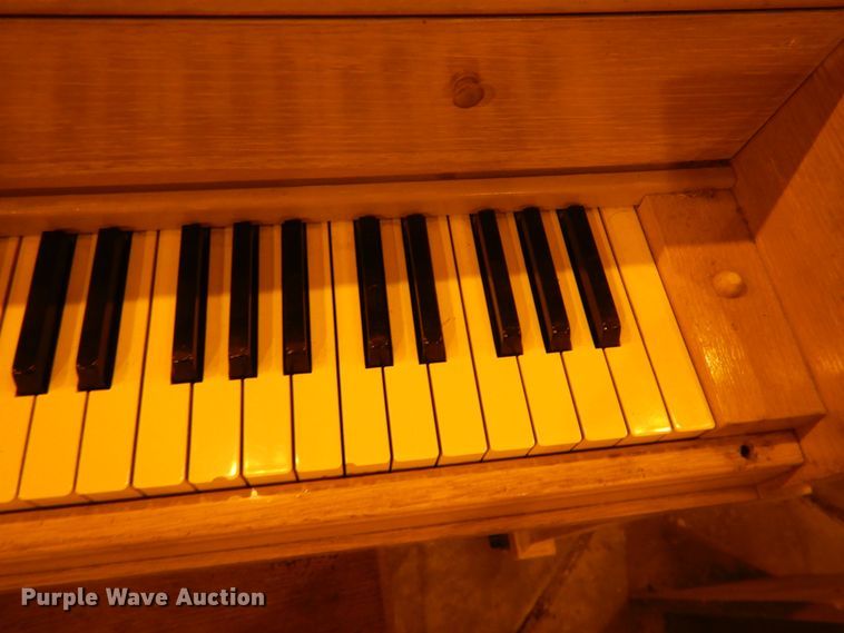 image for item IJ9259 Kimball piano