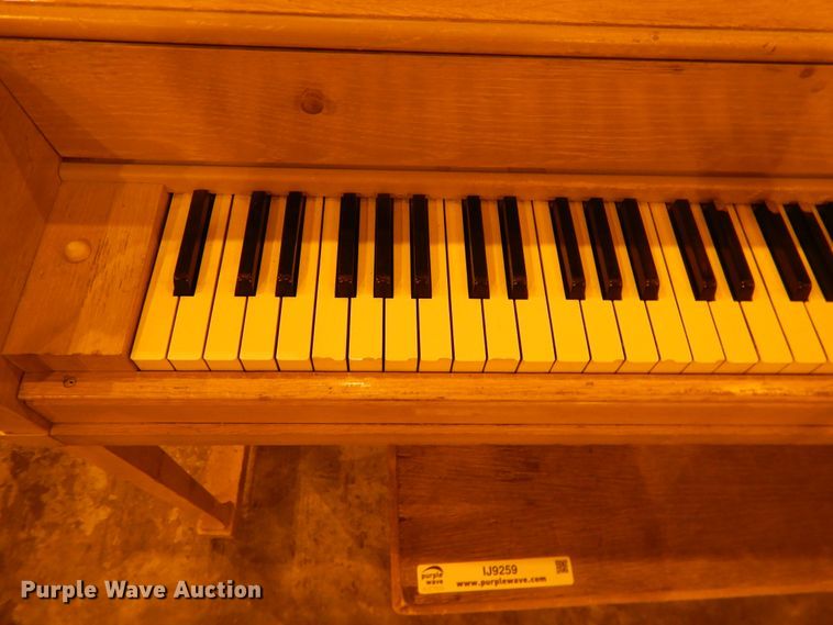 image for item IJ9259 Kimball piano