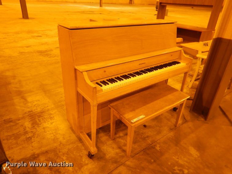 image for item IJ9259 Kimball piano