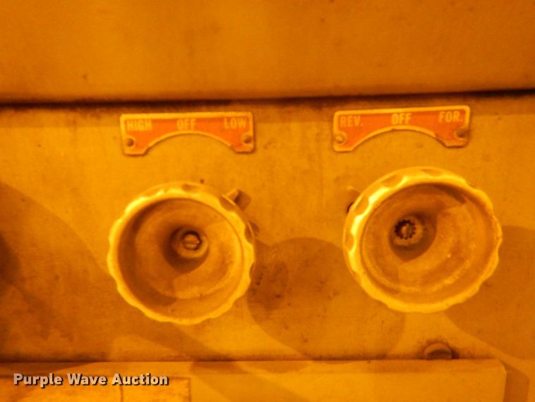 image for item IJ9274 Logan 6561H lathe