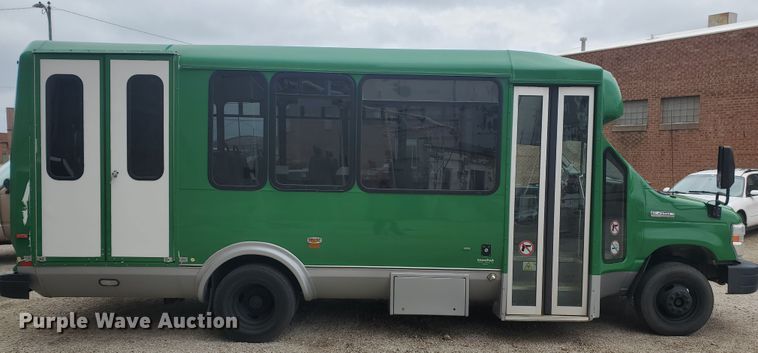 image for item IL9049 2012 Ford E450  shuttle bus
