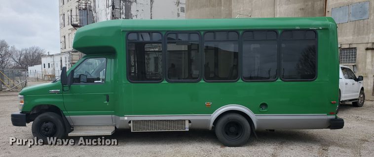 image for item IL9049 2012 Ford E450  shuttle bus