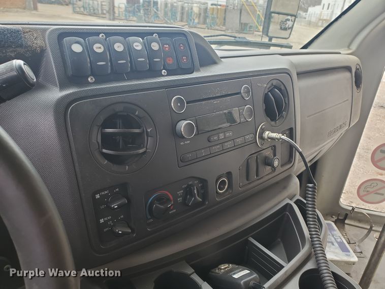 image for item IL9049 2012 Ford E450  shuttle bus