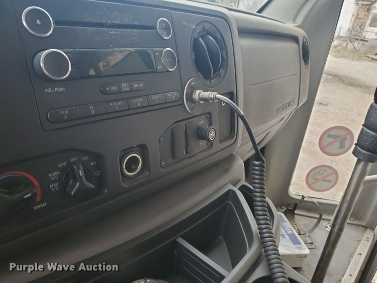 image for item IL9049 2012 Ford E450  shuttle bus