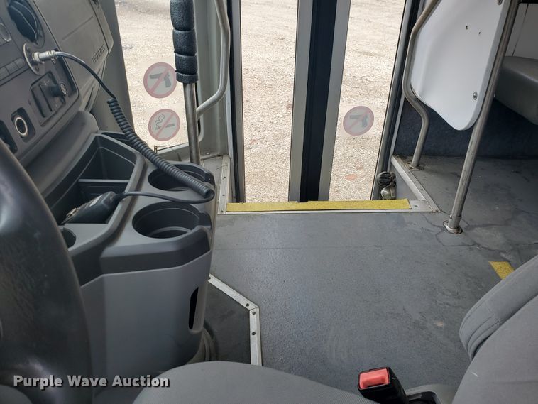 image for item IL9049 2012 Ford E450  shuttle bus