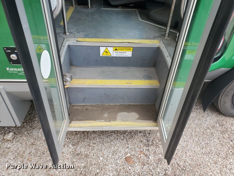 image for item IL9049 2012 Ford E450  shuttle bus