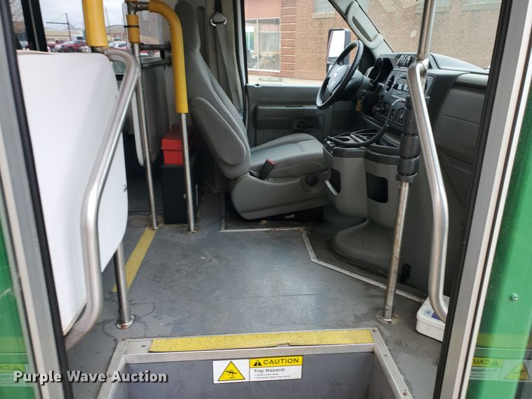 image for item IL9049 2012 Ford E450  shuttle bus