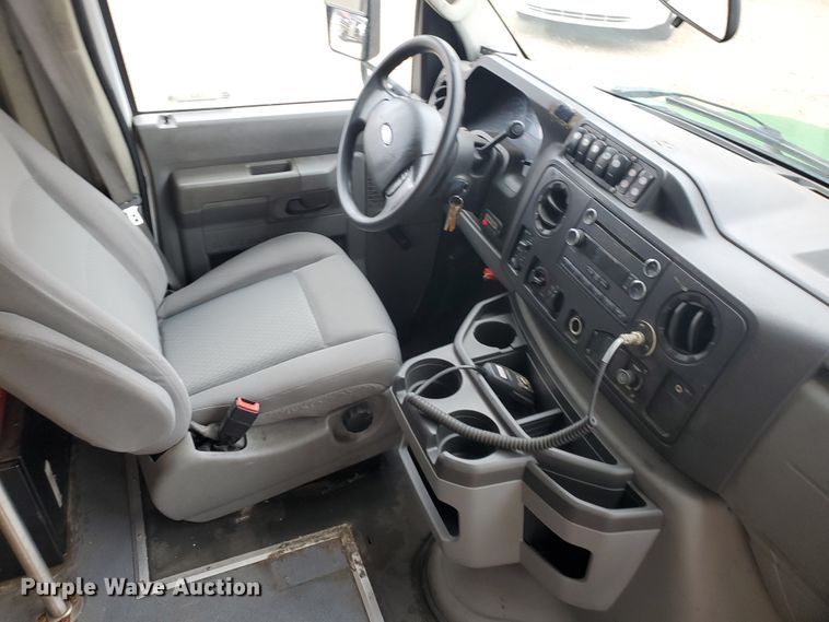 image for item IL9049 2012 Ford E450  shuttle bus