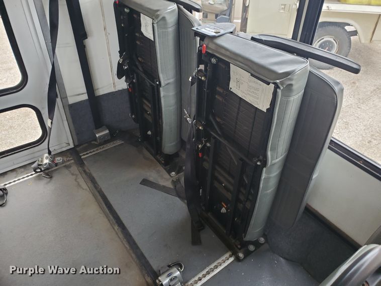 image for item IL9049 2012 Ford E450  shuttle bus