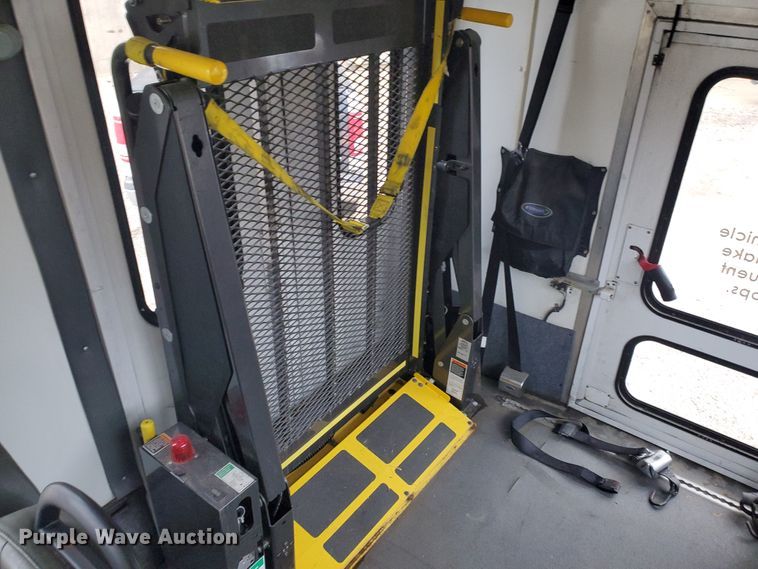 image for item IL9049 2012 Ford E450  shuttle bus